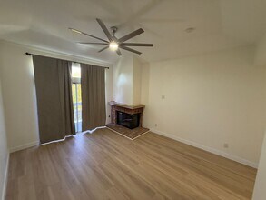 24632 Brighton Dr in Santa Clarita, CA - Building Photo - Building Photo