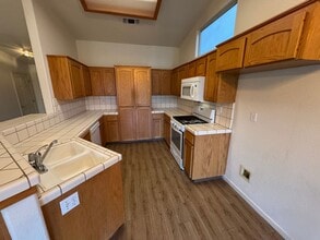 1281 Howard St in Kingsburg, CA - Building Photo - Building Photo