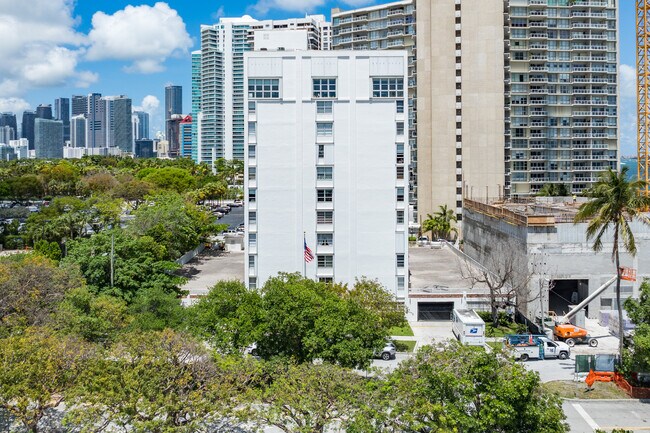Brickell 25 in Miami, FL - Foto de edificio - Building Photo