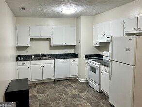 3 Log Ct in Newnan, GA - Building Photo - Building Photo