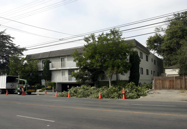 Whitsett Gardens in Valley Village, CA - Foto de edificio - Building Photo