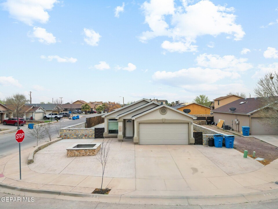 221 Villas Del Sur in Socorro, TX - Building Photo