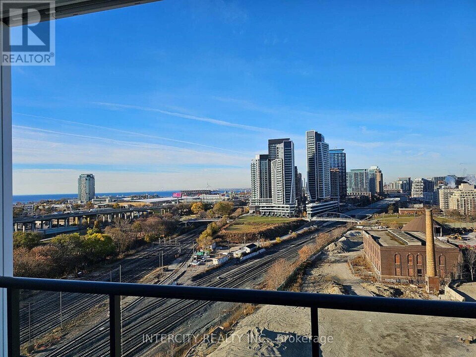 9-1409 Tecumseth St. in Toronto, ON - Building Photo