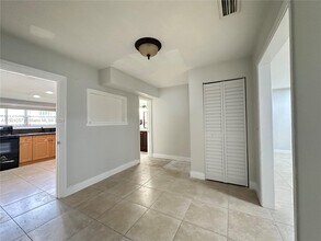 2811 NW 88th St, Unit 1 in Miami, FL - Building Photo - Building Photo