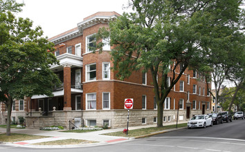 3036 W Logan Blvd in Chicago, IL - Foto de edificio - Building Photo