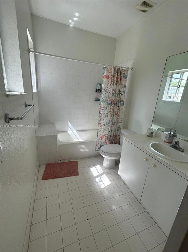3924 SW 52nd Ave in Pembroke Park, FL - Building Photo - Building Photo