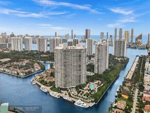 1000 W Island Blvd in Aventura, FL - Building Photo - Building Photo