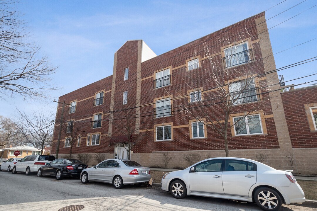 2801 W Ardmore Ave in Chicago, IL - Building Photo