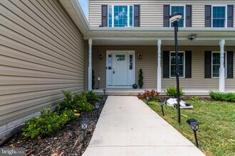 342 Europa Way in Martinsburg, WV - Building Photo - Building Photo