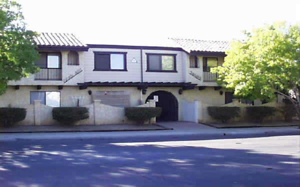 38503 5th St E in Palmdale, CA - Foto de edificio - Building Photo