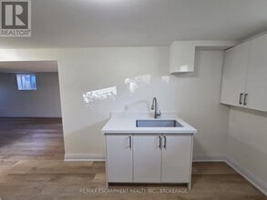 12 Ferndale Ave in St Catharines, ON - Building Photo - Building Photo