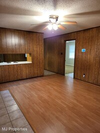 1221 Kathy Ln SW photo'