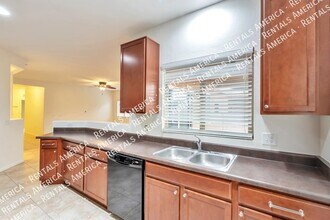 8960 N Country Home Ln, Unit 402 in Tucson, AZ - Building Photo - Building Photo