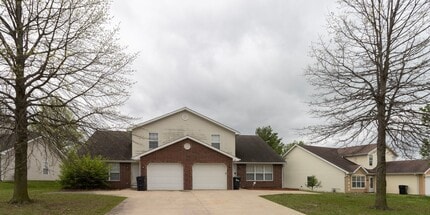 108-110-110 Elk Dr in Columbia, MO - Building Photo - Building Photo