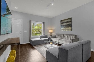 5350 Diplomat Ct in Kissimmee, FL - Building Photo - Building Photo