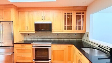 31 Redondo Ct in Alameda, CA - Building Photo - Building Photo