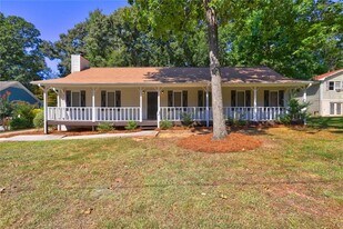 4090 Knotty Oak Trail in Douglasville, GA - Building Photo