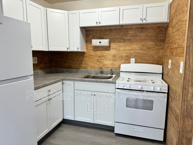 property at 619 S Walnut St