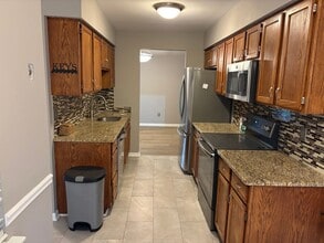 2403 Doral Dr in Gloucester Township, NJ - Foto de edificio - Building Photo