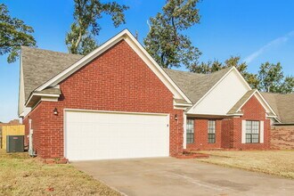 3549 Earlynn Dr in Memphis, TN - Foto de edificio - Building Photo