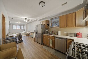 844 N Wood St in Chicago, IL - Building Photo