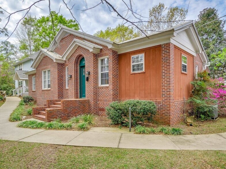 220 Rivoli Rd in Tallahassee, FL - Building Photo