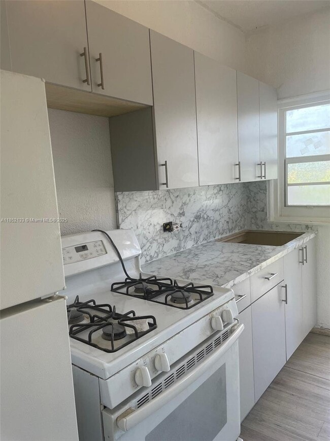 1330 SW 6th St in Miami, FL - Foto de edificio - Building Photo