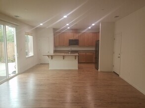 5528 Kenneth Pl in Rohnert Park, CA - Building Photo - Building Photo
