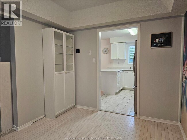 983 Peach Blossom Crescent in Windsor, ON - Building Photo - Building Photo