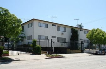 938 S Gramercy Dr in Los Angeles, CA - Building Photo - Building Photo