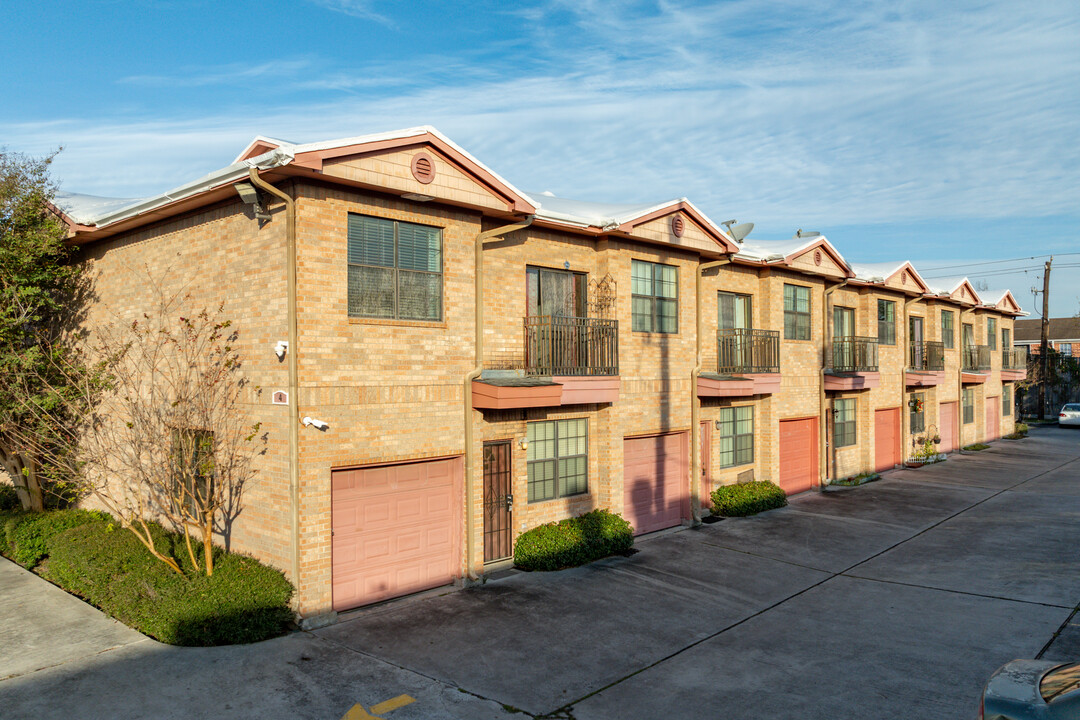 Lee Ho Townhomes in Houston, TX - Building Photo