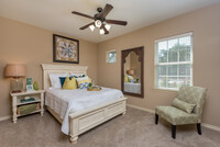 The Barracks Townhomes in College Station, TX - Foto de edificio - Building Photo