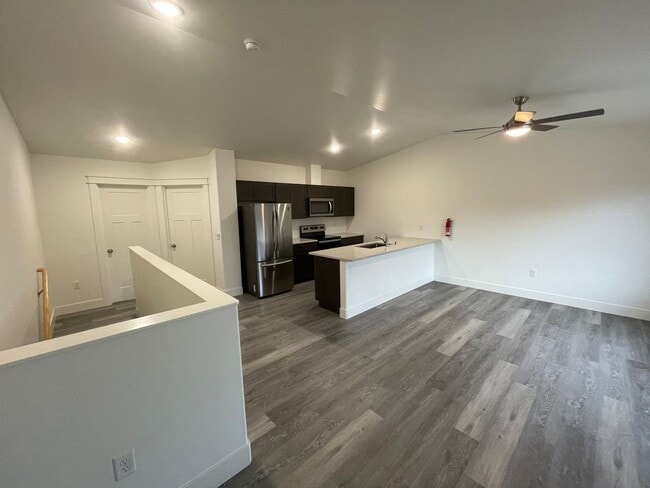 2847 E Lakeview Rd in Wasilla, AK - Building Photo - Building Photo