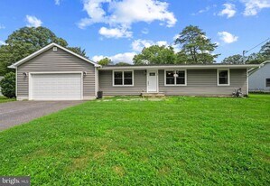 14 Woodland Dr, Unit 44 in Severna Park, MD - Building Photo