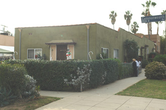 4404-4410 Clayton Ave in Los Angeles, CA - Building Photo - Building Photo