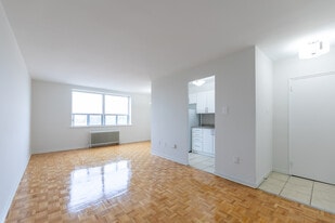 Benville Court Apartments in Toronto, ON - Building Photo