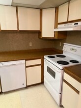 335 Garry Crescent NE in Calgary, AB - Building Photo - Building Photo