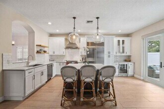 1050 Delray Lakes Dr in Delray Beach, FL - Building Photo - Building Photo