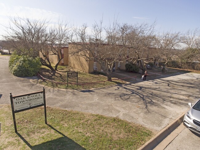 Oak Knoll Apartments in Weatherford, TX - Building Photo - Building Photo