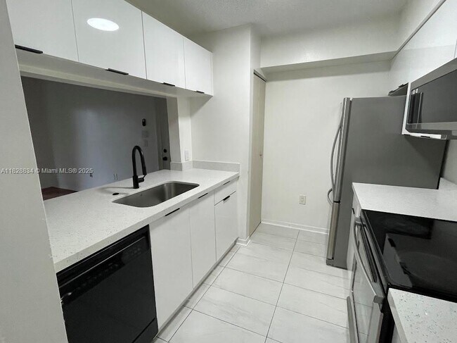 12124 St.Andrews Pl in Miramar, FL - Building Photo - Building Photo