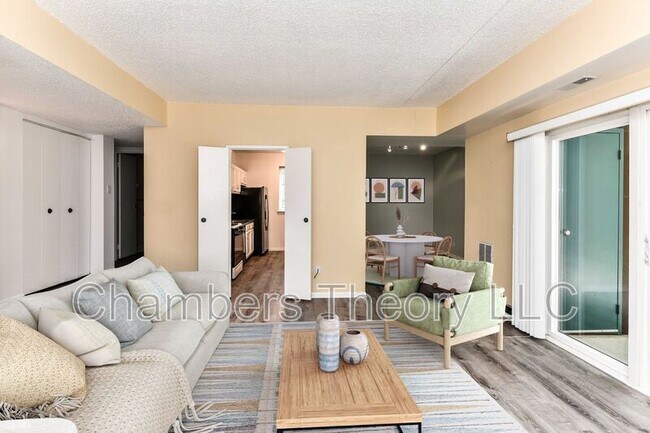 11831 Shire Ct in Reston, VA - Foto de edificio - Building Photo