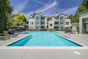 Fountains at River Oaks in San Jose, CA - Building Photo