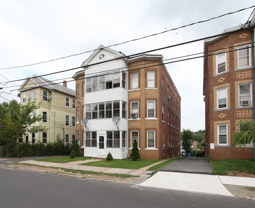 259 Grove St in New Britain, CT - Building Photo