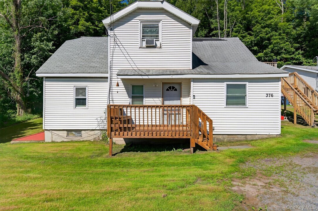 376 Bridgeville Rd in Monticello, NY - Foto de edificio