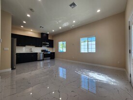 10926 Olinda St in Sun Valley, CA - Building Photo