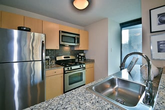 228 N Columbus Dr in Chicago, IL - Building Photo - Building Photo