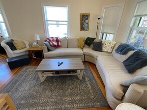 107 Yale St, Unit 2 in Medford, MA - Building Photo - Building Photo