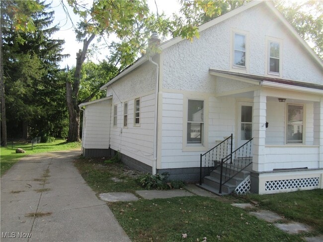 14 Elm St in Bedford, OH - Building Photo - Building Photo