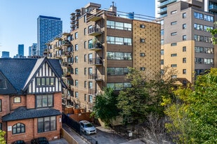 91 Wellesley Street in Toronto, ON - Building Photo