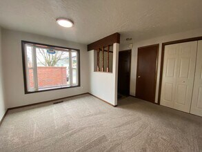 4351-4351 NE 82nd Ave in Portland, OR - Building Photo - Building Photo
